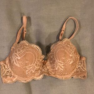 Le mystere “Isabella” all over lace bra